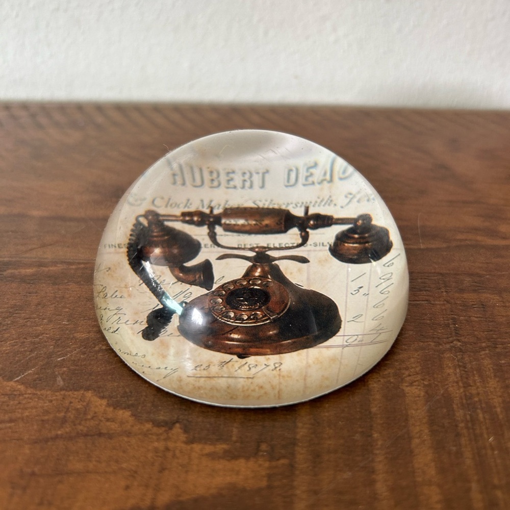 Round glass paper weight